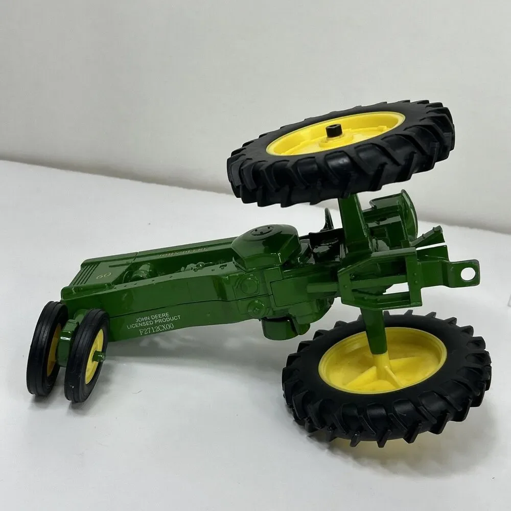 ERTL John Deere Model 60 Tractor 1/16 Die Cast Farm Toy #15189 Green
